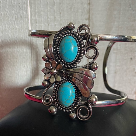 Mojave Flower Girl - Blue Bracelet - Picture 3 of 3